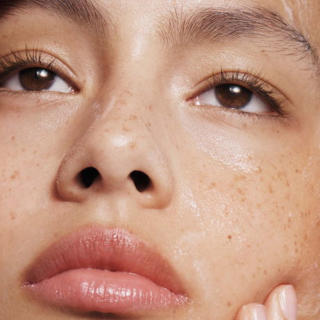 10 Causes Of Oily Skin (And What You Can Do About It)