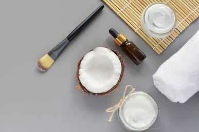 Does Coconut Oil Help Your Eyelashes Grow? Here's What The Experts Say